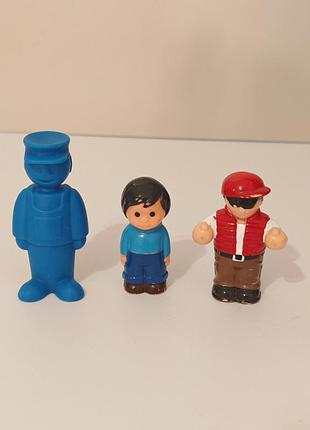Лот фигурки человечки три фигурки
