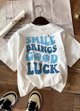 Жіноча футболка loys з принтом smile brings good luck l
