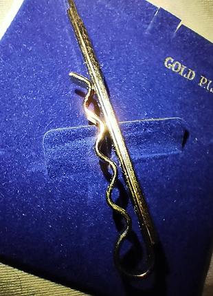Новый в упаковке, зажим для галстука gold plated (покрытый золотом), made in england. винтаж.