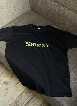 Футболка чорна з принтом "shrexy"
