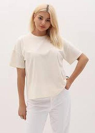 Базовая котоновая белая футболка от бренда zara