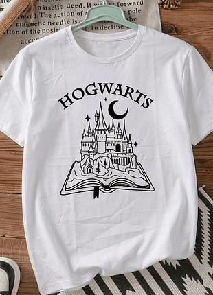 Футболка унисекс размер m «hogwarts castle harry potter» в fantasy и magic стиле, белая футболка. мужские и женские футболки.