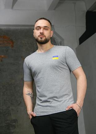 Однотонна сіра чоловіча футболка з прапором на грудях/ стильна повсякденна футболка для чоловіків/ базова літня футболка xl