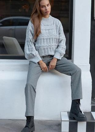 Жіночий теплий светр щільного в'язання зі спущеним плечем • сірий/чорний • розмір 42-48 44, l