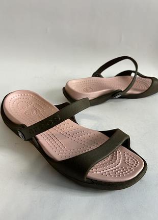 Жіночі гумові босоніжки від crocs