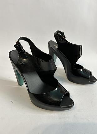 Нові жіночі гумові ароматизовані босоніжки melissa