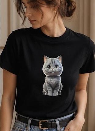 Женская черная футболка с котом