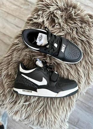 Чёрные кроссовки унисекс nike air jordan legacy 312 low black white х джордан 37
