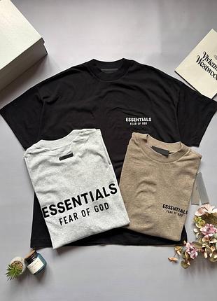 Стильні футболки essentials