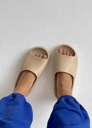 Бежеві капці адідас їзи слайд унісекс adidas yeezy slide sand 37
