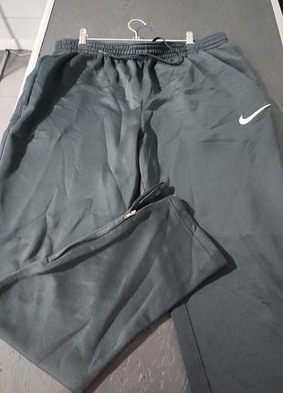 Чоловічі спортивні штани бренду nike 
розмір xl