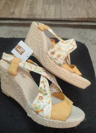 Zara brend новые босоножки