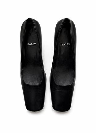 Туфлі від bally
