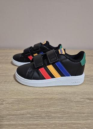 Кеды adidas.