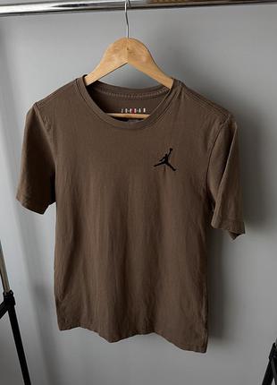 Футболка air jordan вишитий логотип з нових колекцій коричнева