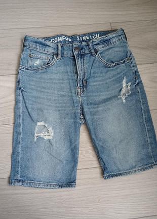 Стильные джинсовые рваные шорты h&amp;m для мальчика.
