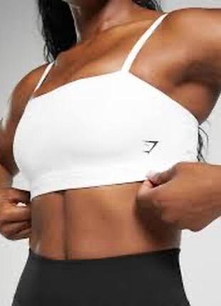 🔥знижка до 6.06🔥белый спортивный топ от gymshark модели multi way strap bandeau bra отличается минималистичным дизайном с perynpyembl ٩mkam.