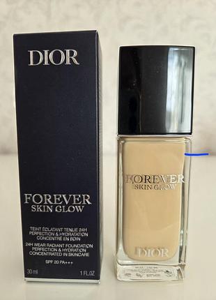 Тональна основа для обличчя dior forever skin glow 1w