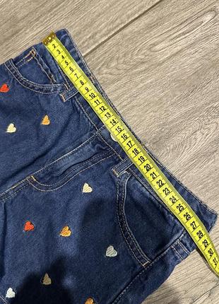 Джинсові шорти h&m для дівчинки із вишитими сердечками, 6–7 років (122 см) 5