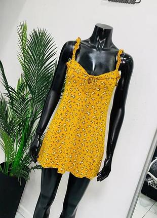 Летнее горчичное платье мини prettylittlething, размер uk 10