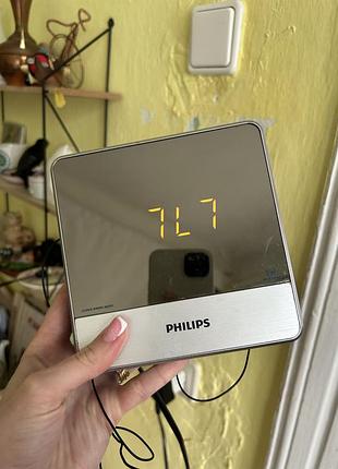 Радіо радіогодинник philips aj3231, який має стильний дзеркальний дисплей