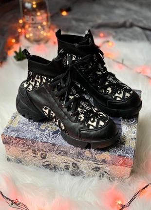 Шикарні жіночі кросівки