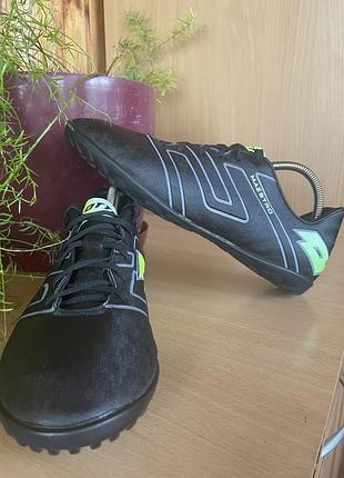 Футбольні сороконіжки lotto р 44 устілка 28,5 см.