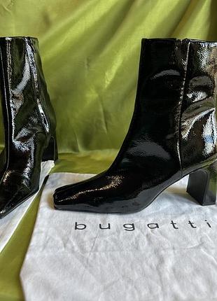 Zara ботильони  вінілові /лакові