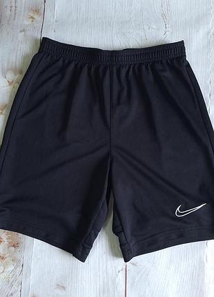 Спортивні шорти nike вказан зріст 147-158