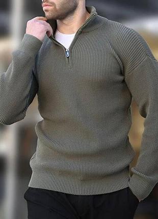 Мужской вязаный свитер «military style» quarter-zip хаки/оливковый с высоким воротником