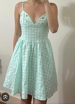 Платье zara зеленого цвета в клетку разм.м