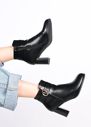 Жіночі черевики no brand 1690 чорні 38