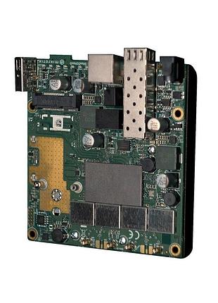 Точка доступу mikrotik 2.5g sfp wi-fi 6 5 ггц 2400 мбіт/с + 2.4 ггц 574 мбіт/с (l23ugsr-5haxd2haxd)