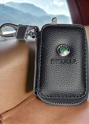 Чехол для ключей с карабином skoda коробка