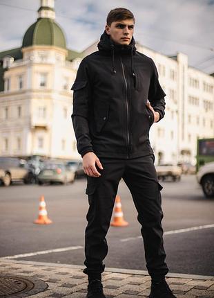 Костюм мужской демисезонный черный, брюки-карго и куртка софтшел