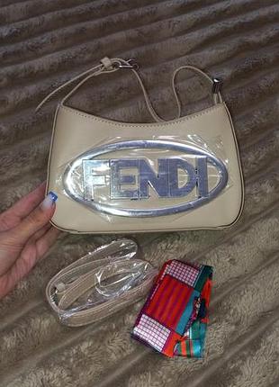 Женская небольшая сумочка fendi
