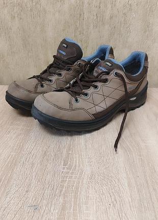 Треккинговые кроссовки на gore- tex от lowa