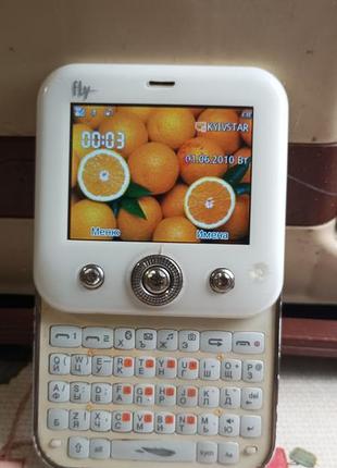 Продам телефон fly q200