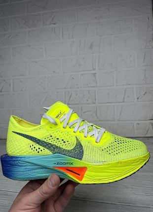 Яркие беговые кроссовки nike zoomx vaporfly 3 размер 39