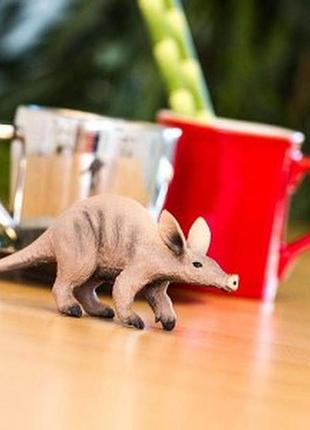 Фигурка трубкозуб safari ltd 282129 , 13,00*6,00 см.