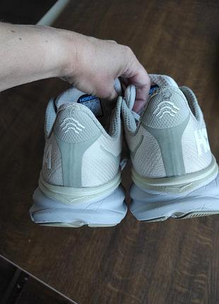 Легкие текстильные беговые кроссовки hoka clifton 9 на сетке на стопу 27,5-28 см 6