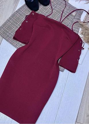 Бордова святкова сукня boohoo m s плаття з шнурівкою на рукавах коротке плаття футляр