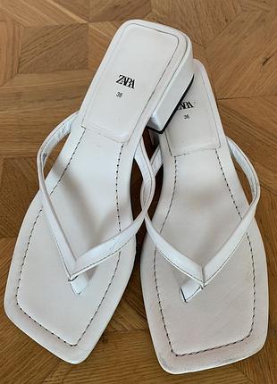 Шльопанці(вʼєтнамки) zara