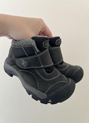 Чорні шкіряні демісезонні черевики keen