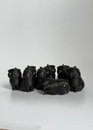 Черный котик брелок