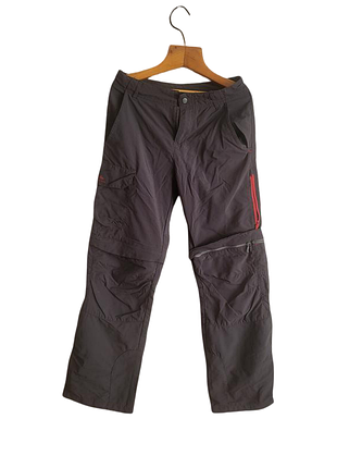 Туристические брюки quechua от decathlon с функцией трансформации.