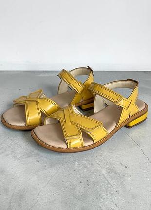 Шкіряні босоніжки сандалі clarks
