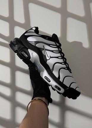 Nike air max plus white black 4