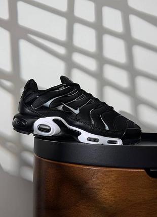 Nike air max plus black white 5