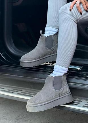 Зимние женские ugg замшевые серые утепленные с мехом стильные угги замша зима